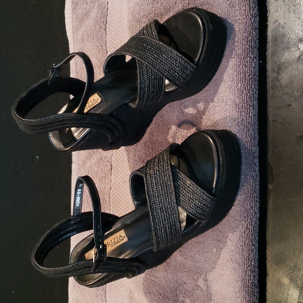Black wedges